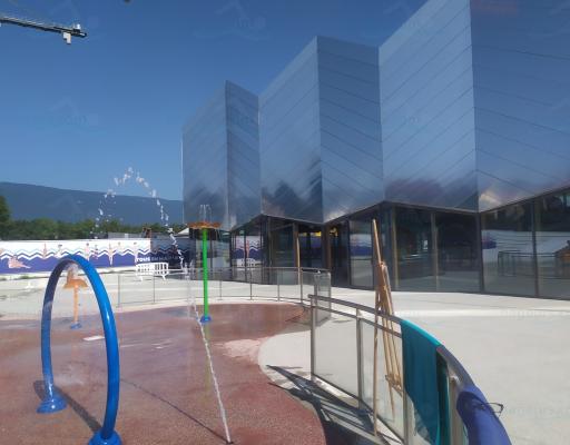 Piscine aqualudique du stade à Chambéry. photo 1