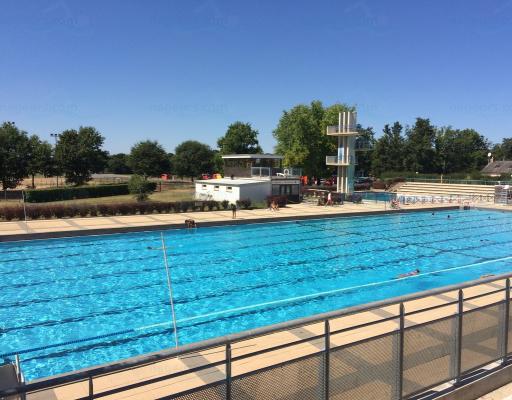 Piscine Aquasud 77 à Saint Pierre les Nemours. photo 2