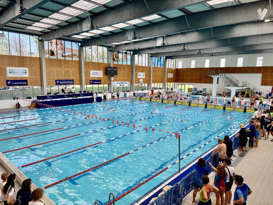 Piscine Carr� d'Eau